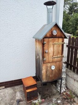 Dřevěná udírna