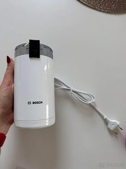 Mlýnek na kávu Bosch