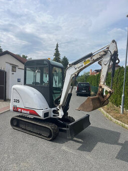 Pásový minibagr Bobcat 325 D
