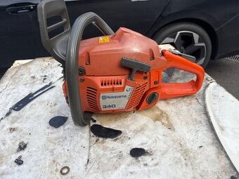 Motorová řetězová pila značky Husqarna 340 Farmář