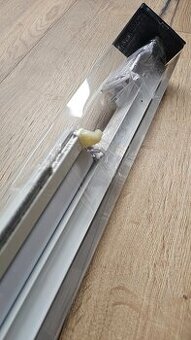 Roleta termoizolační na střešní okno VELUX hliníková kazeta