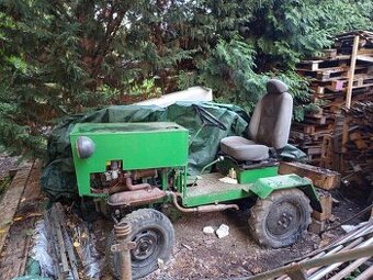 Traktor domácí výroby.