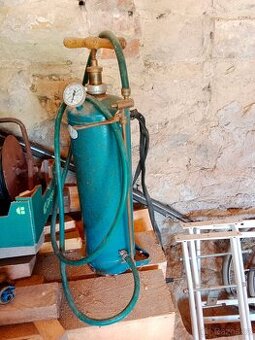 Tlakový postřikovač zádový