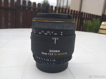 Makroobjektiv Sigma pro Nikon.