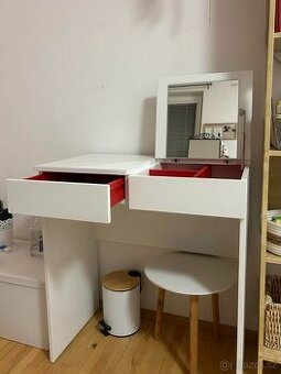 Kosmetický/TOALETNÍ/PSACÍ stolek IKEA