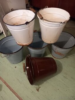 Smaltované kbelíky na 10 litrů