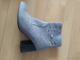 Prodám kotníkové kozačky