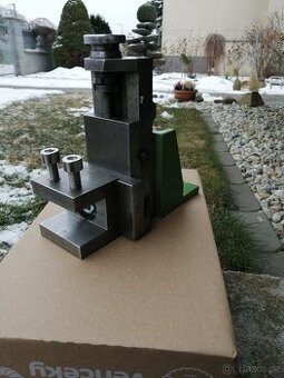 Prodám výškově stavitelný suport na soustruh MN80,Mahos