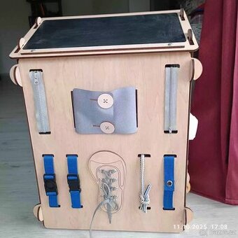 Activity board skládací domeček