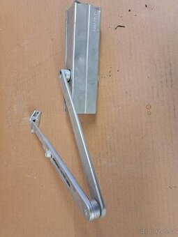 Samozavírač dveří