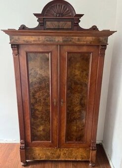 Starožitná skříň, 2643