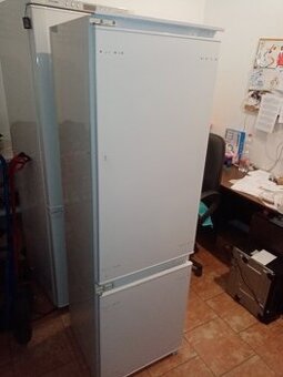 Vestavná kombinovaná lednice chladnička Concept