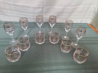 Prodám Sklárna Karolinka – Sada 12 ks růžového skla (likérov