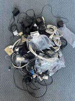 Mix kabelů, spojovací techniky