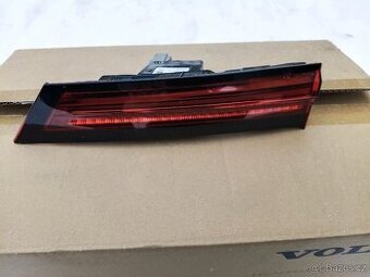 Pravé zadní světlo do 5. dveří na Volvo S90