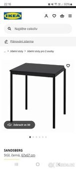Černý stůl se dvěma židlemi