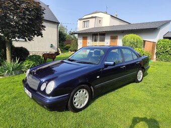 MERCEDES-BENZ E240 W210