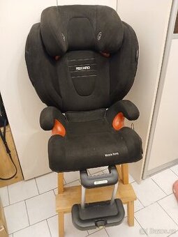 Autosedačka s opěrkou na nohy (nánožníkem)