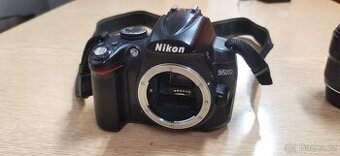 Nikon D5000 + nikkor 18-55mm