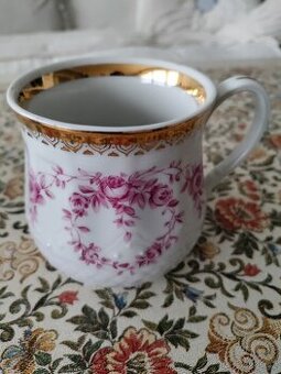 Růžový porcelán hrneček