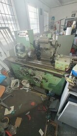 Bruska na kulato s přídavným zařízením na otvory