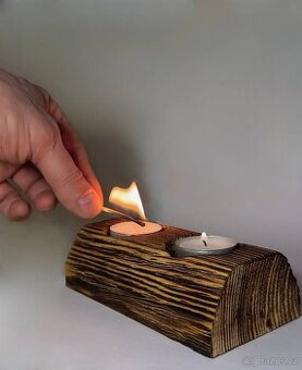 Dřevěný svícen na 2 čajové svíčky, masiv.