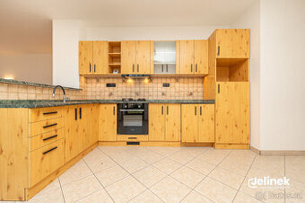 Pronájem prostorného bytu 5+kk po kompletní rekonstrukci se  - 1