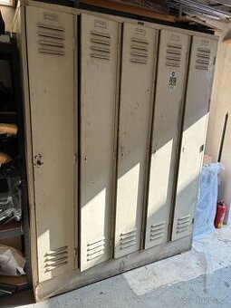 Plechová šatní skříň 5 sekcí