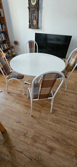Jídelní stůl a židle
