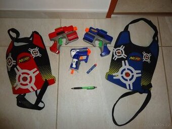 NERF pistole 3 ks + "Neprůstřelné" vesty 2 ks