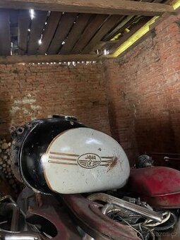 Nádrž na vývozní Jawu Z