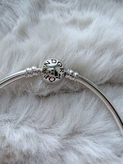 Pandora pevny naramek