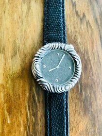 Stribrne hodinky Angella cummings svycarske