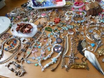 Stará bižuterie 3kg - různé - kusy foto - naušnice +korále