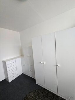 Nábytek do dětského pokoje - 9 ks