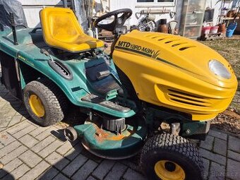 Zahradní sekací traktor Yard Man.