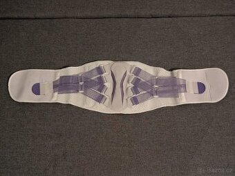 Bederní pás s kovovými výztuhami