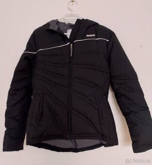 černá zimní bunda