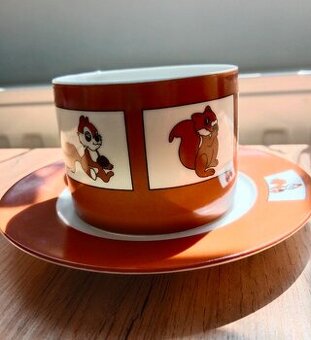 (4ks) Retro sada čtyř porcelánových hrnečků s podšálky