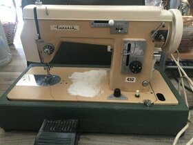 Šici stroj / kufříkový