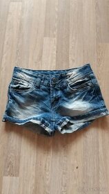 Dívčí kraťasy vel. 134