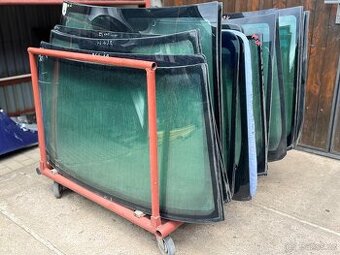 Čelní / přední okno Nissan