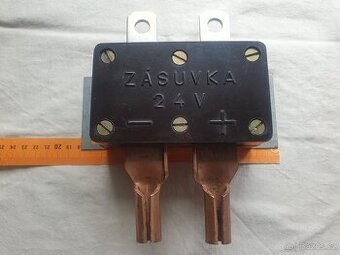 Prodám KOMPLETNÍ nepoužitou zásuvku ,,pomocný start,, 24V
