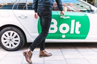 Auto řidič bolt Uber flotila
