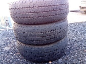 K prodeji 3 ks letních pneu v rozměru 215/70 R 15 C
