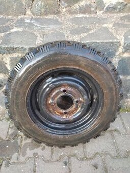 Kola na automobil škoda 100