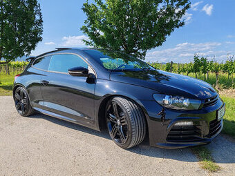 VW Scirocco R 2,0 TFSi 195kW DSG + RECARO sedadlá