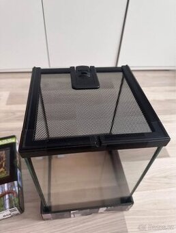 Terárium 20x20x30 + výbava