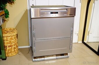 Miele myčka nerezová vestavná G 6105 SCi , tři koše XXL