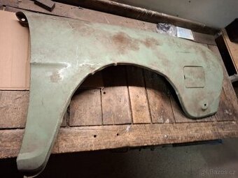 Pravý přední blatník Škoda 100, 110r r.v 1972 nižší hrdlo